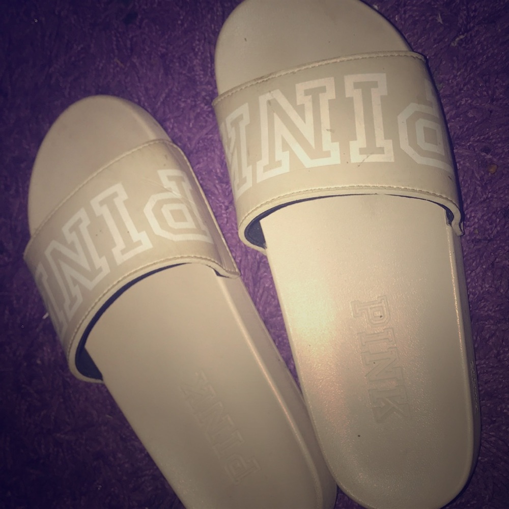 light grey Victoria Secret slides💗